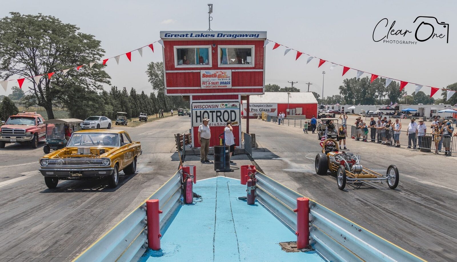 Cars staging at the Great Lakes Dragaway starting line